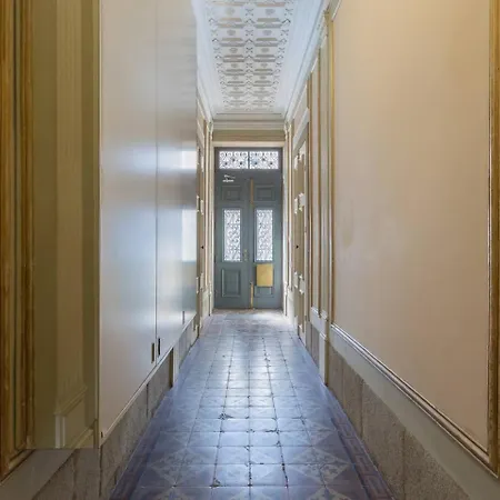 Апартаменты Get A Golden And Flower Flat *