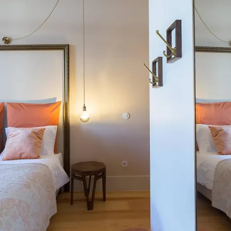 Get A Golden And Flower Flat