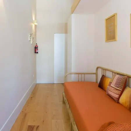 Get A Golden And Flower Flat