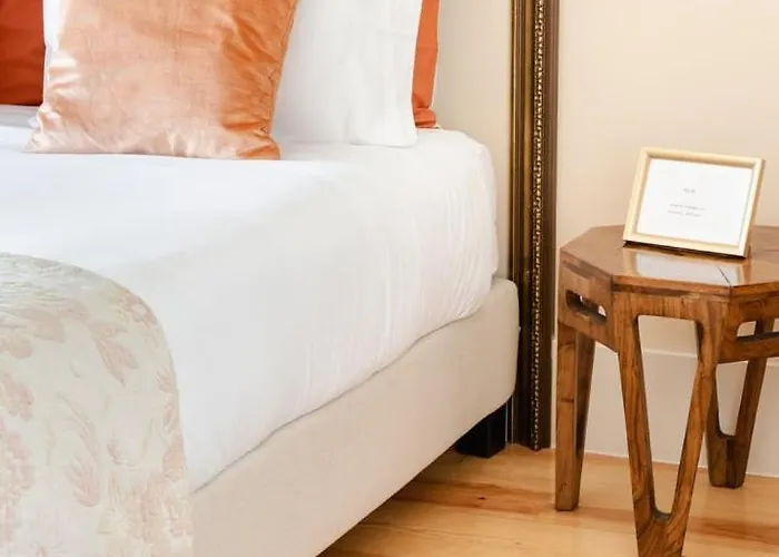 Get A Golden And Flower Flat