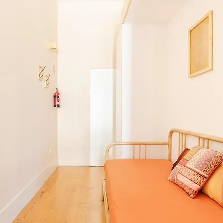 Get A Golden And Flower Flat Apartament