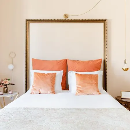 Get A Golden And Flower Flat Apartament