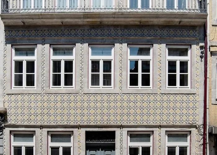 Get A Golden And Flower Flat Apartment Porto